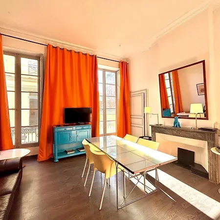 Le 22, T3 Centre Maison Carree, 2 *