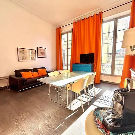 Le 22, T3 Centre Maison Carree, 2 شقة نيم