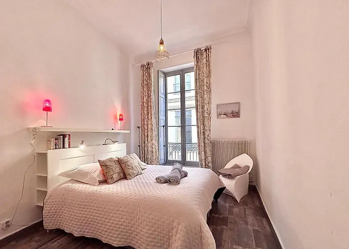 Le 22, T3 Centre Maison Carree, 2 شقة نيم