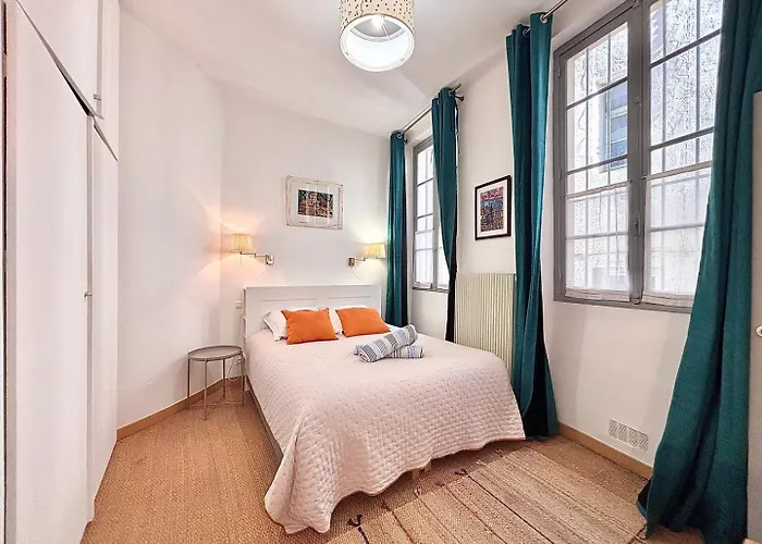 Le 22, T3 Centre Maison Carree, 2 *