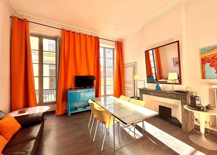 Le 22, T3 Centre Maison Carree, 2 *