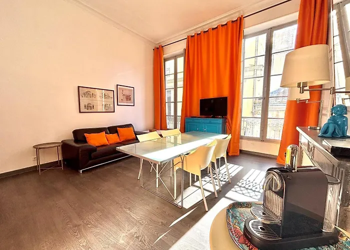 Le 22, T3 Centre Maison Carree, 2 شقة نيم