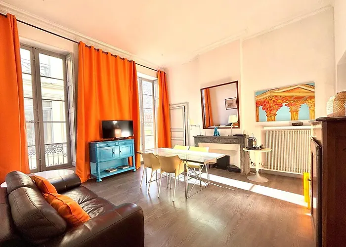 Le 22, T3 Centre Maison Carree, 2